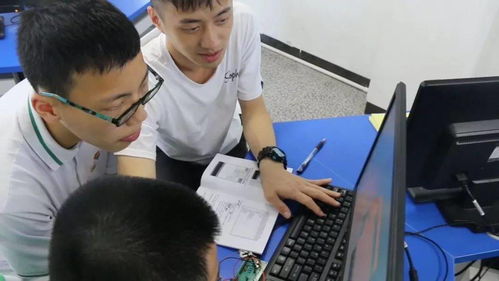 汽車電子技術(shù)應(yīng)用專業(yè) 引領(lǐng)未來(lái)出行的北斗智能駕駛與物聯(lián)網(wǎng)技術(shù)服務(wù)